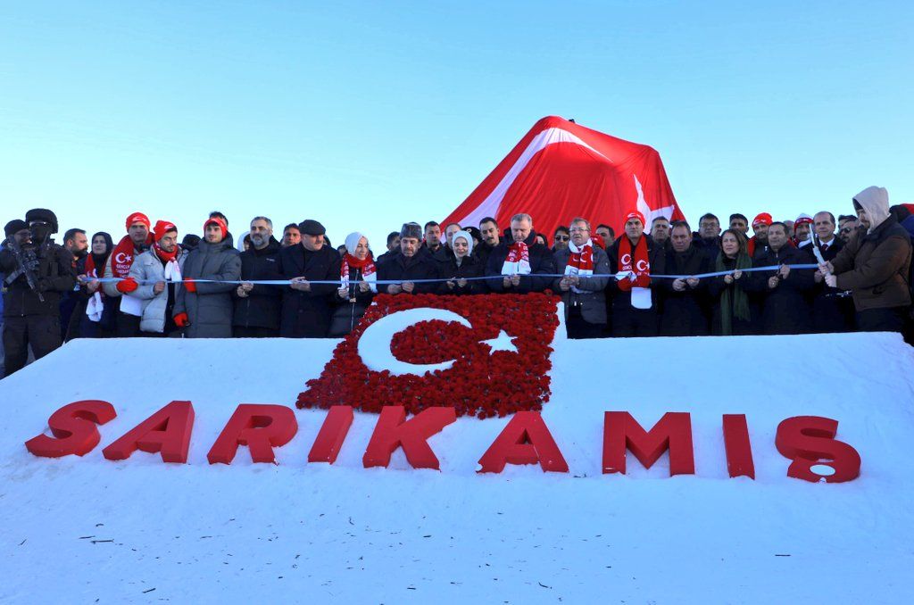 Sarıkamış şehitlerinin kardan heykelleri açıldı - Birlik Haber Ajansı
