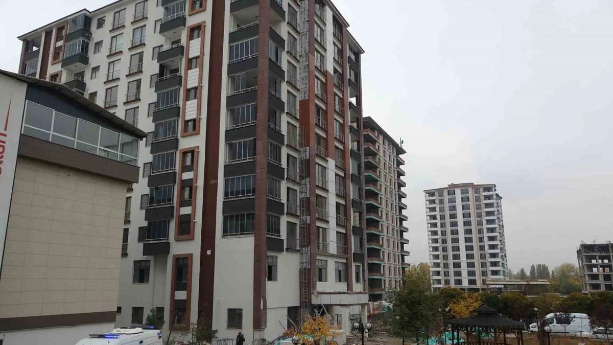 Malatya'da iskele çöktü: 2 işçi hayatını kaybetti