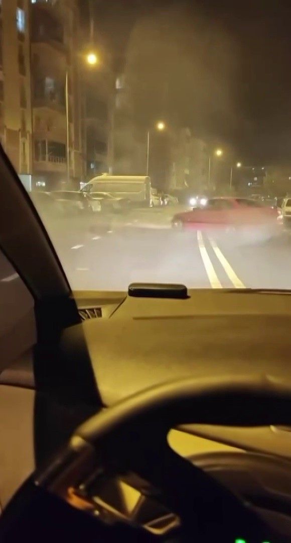 Drift atmak için pisti değil ara sokakları tercih etti
