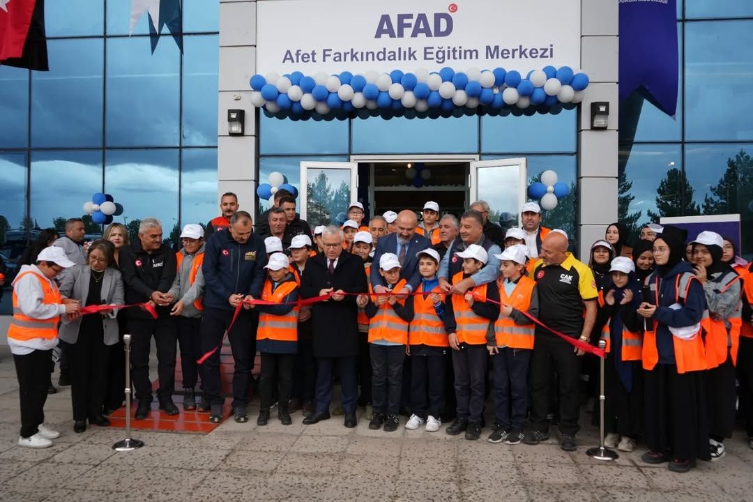 Sivas'ta Afet Farkındalık Eğitim Merkezi Açıldı: Öğrenciler Simülasyonlarla Afetleri Deneyimleyecek