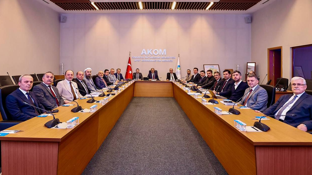 Başkan Alemdar, 16 ilçe başkanını AKOM'da topladı - Birlik Haber Ajansı