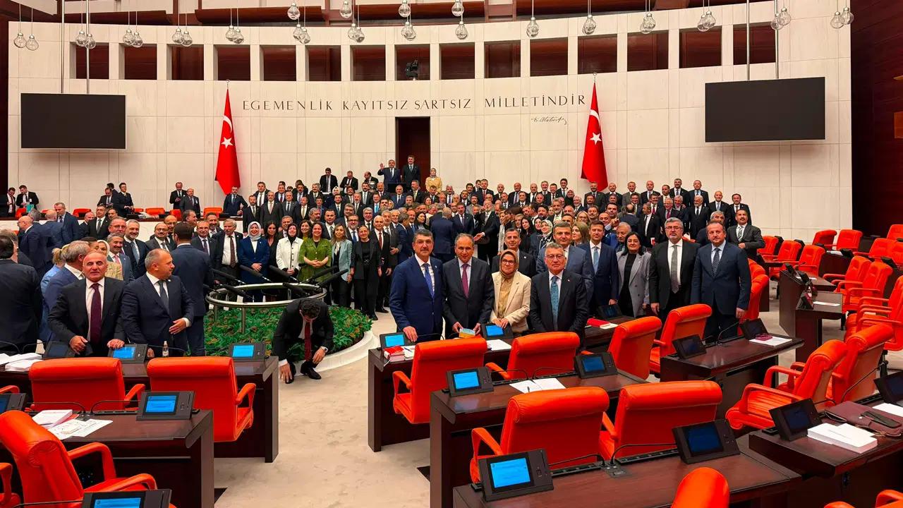 Meclis’te Perde Kapandı! Çerçeve Yasa Sonrası Tatil Başladı!