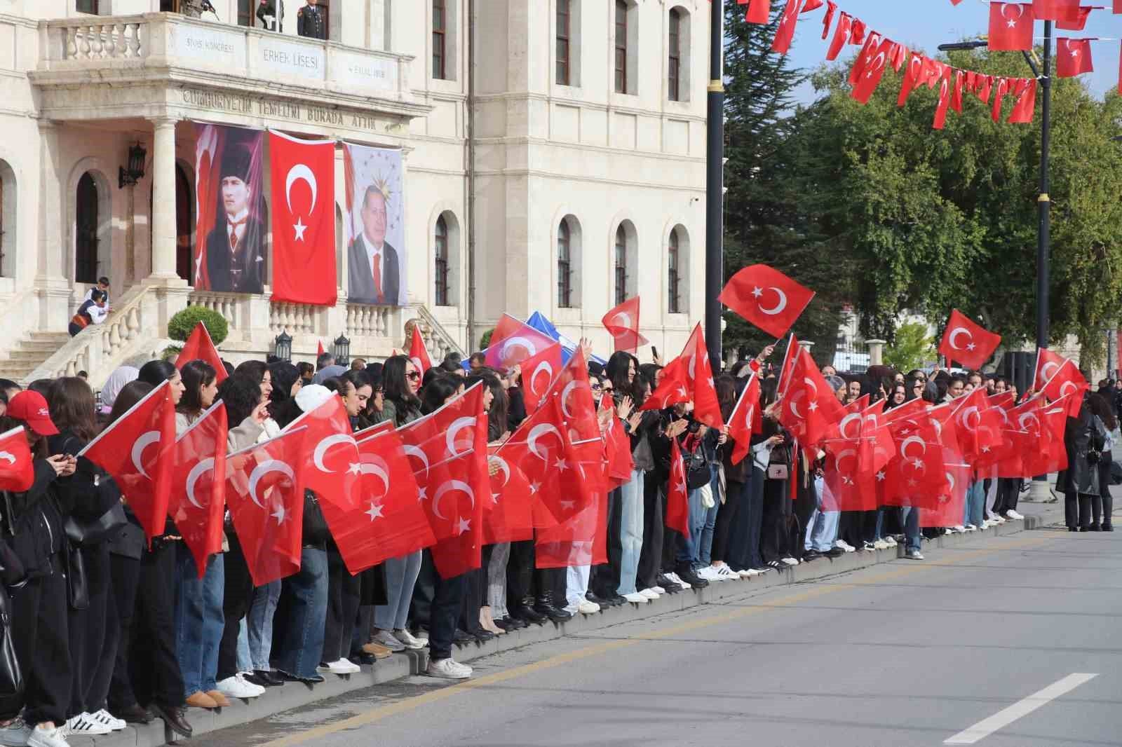 103. yıl coşkusu Sivas’ta Atatürk Kongre Müzesi’nde yaşandı