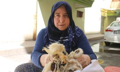 Sivas'ta Asırlık Ritüel: Kışa Hazırlık İçin Yün Yorgan ve Yastıklar Doğal Yöntemlerle Yıkanıyor