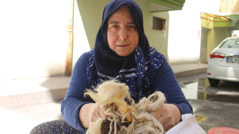 Sivas'ta Asırlık Ritüel: Kışa Hazırlık İçin Yün Yorgan ve Yastıklar Doğal Yöntemlerle Yıkanıyor