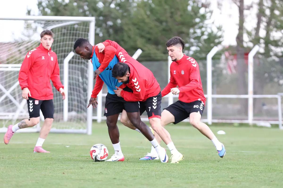 Sivasspor’dan Kritik Erokspor Maçı Öncesi Yoğun Tempo: Hedef 3 Puan