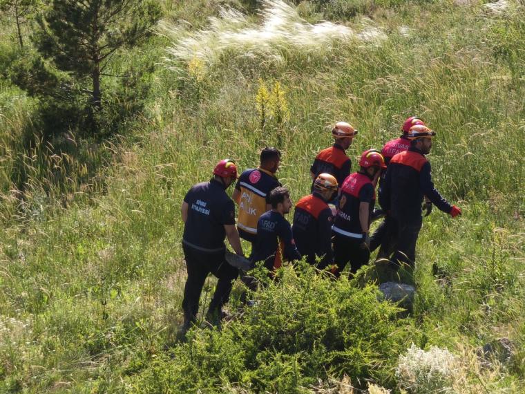 Sivas’ta Korkutan Kaza: Kontrolden Çıkan Kamyonet Şarampole Devrildi!
