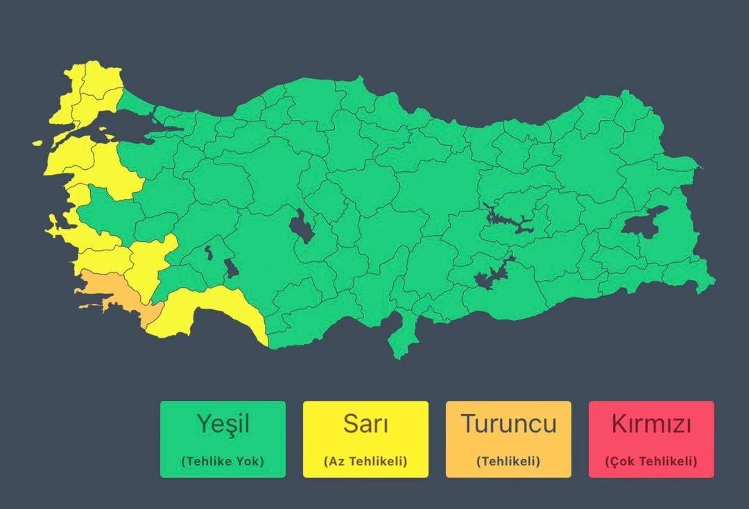 Türkiye haritasında batı ve güneybatı kıyıları sarı, turuncu ve yeşil renklerle gösteriliyor.