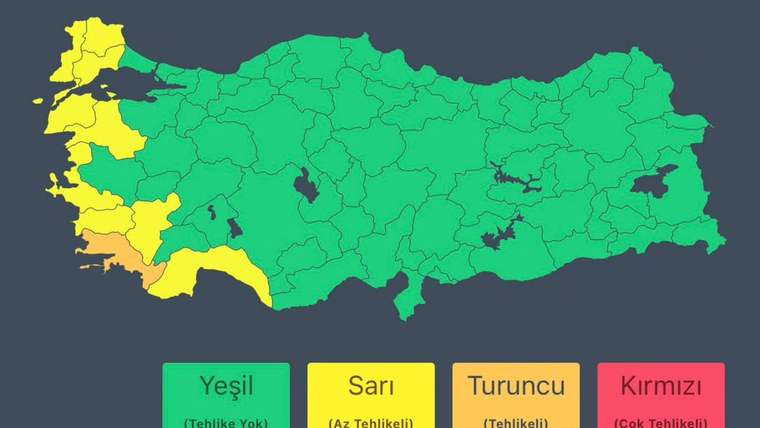 Türkiye haritasında batı ve güneybatı kıyıları sarı, turuncu ve yeşil renklerle gösteriliyor.