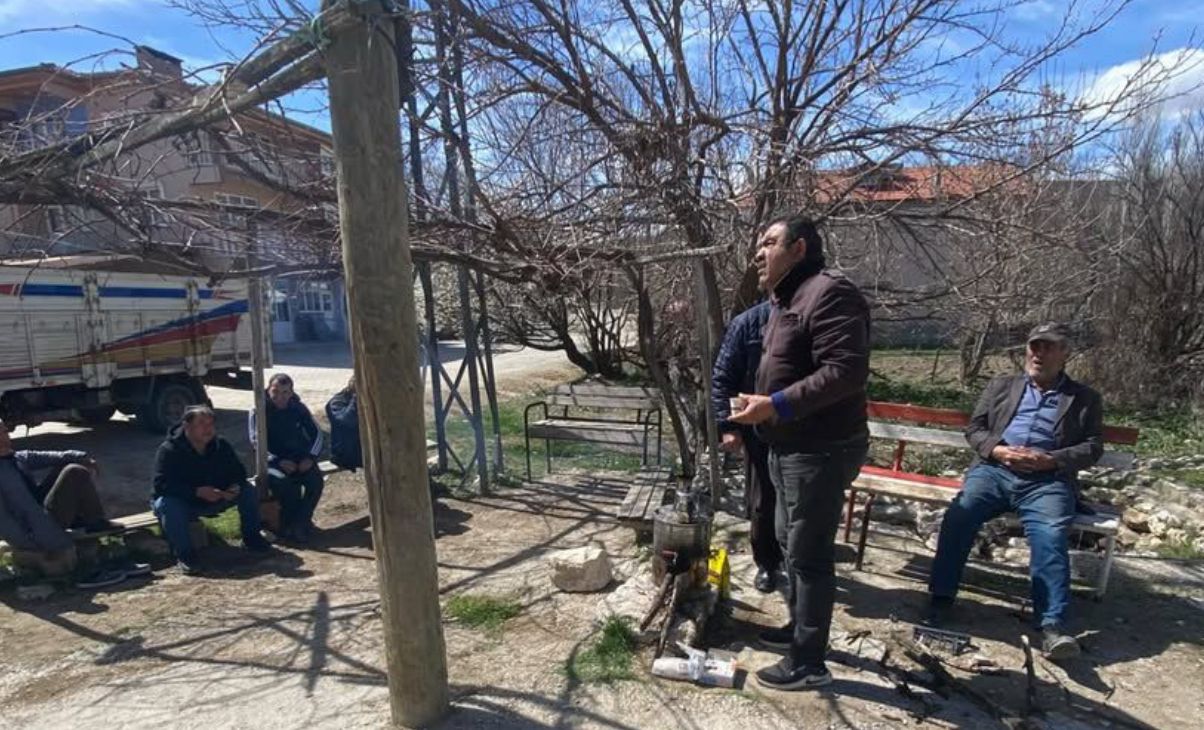 Isparta'da köylüler kıraathanedeki çay fiyatlarına tepki gösterdi - Birlik Haber Ajansı