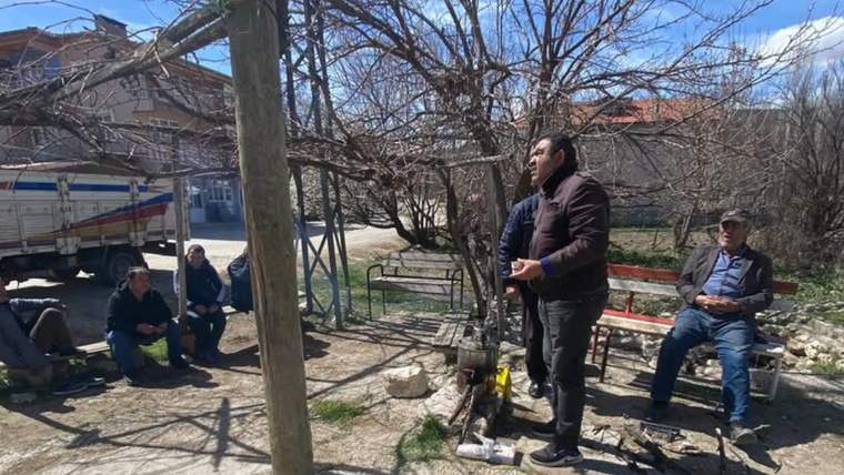 Isparta'da köylüler kıraathanedeki çay fiyatlarına tepki gösterdi - Birlik Haber Ajansı