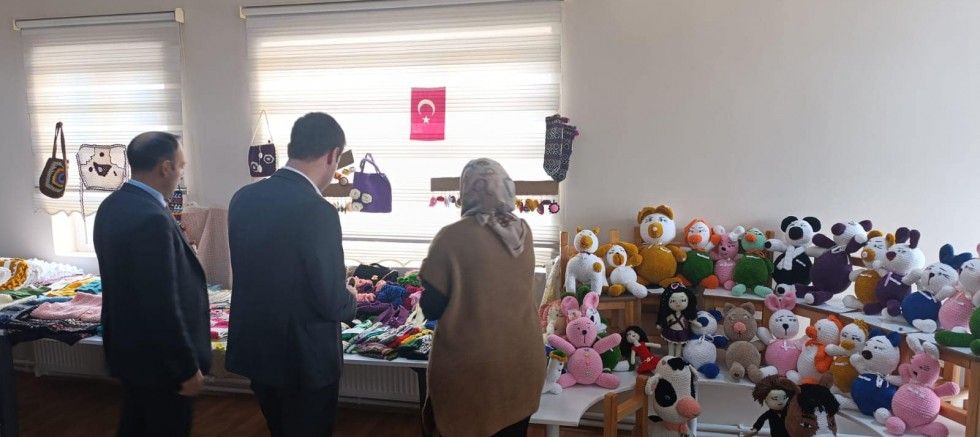 Kars'ta ADEM Kursiyerlerinin el emeği göz nuru sergilendi - Birlik Haber Ajansı