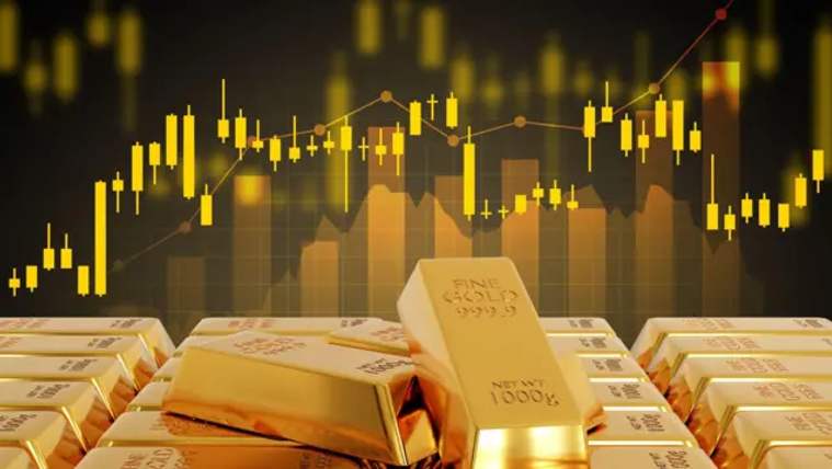 Üzerinde 'FINE GOLD 999.9' yazılı altın külçeleri, arka planda grafikler ve yükselen değerler ile birlikte yer alıyor.