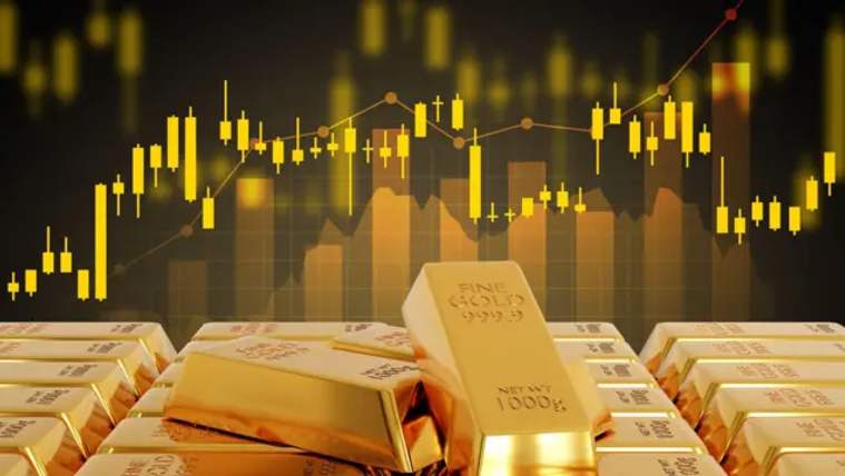 Üzerinde 'FINE GOLD 999.9' yazılı altın külçeleri, arka planda grafikler ve yükselen değerler ile birlikte yer alıyor.