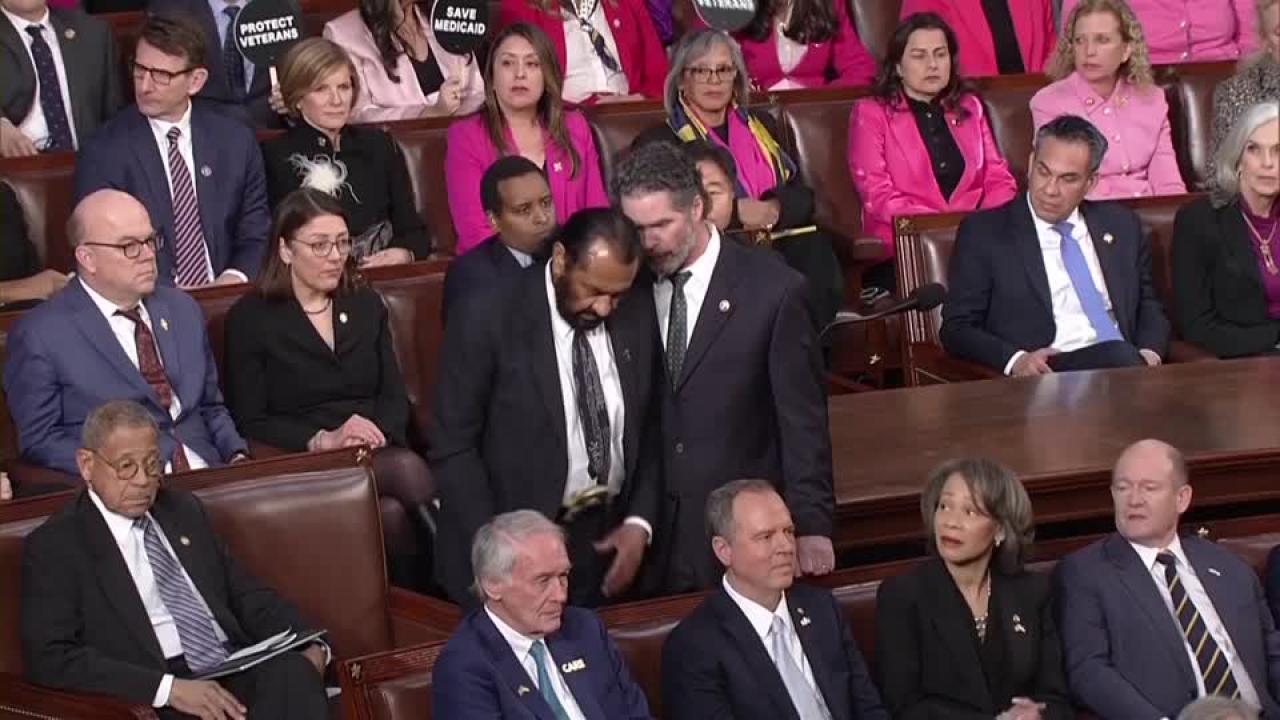 Trump'ın Kongre konuşmasını bölen Demokratlar salondan çıkarıldı! - Birlik Haber Ajansı