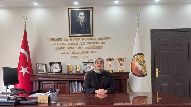 İmranlı'nın İlk Kadın Kaymakamı Göreve Başladı