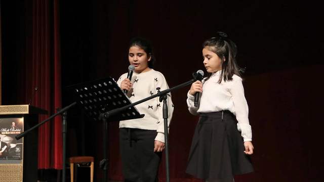 Sivas'ta Yavuz Bülent Bakiler Anısına Görkemli Şiir ve Müzik Gecesi