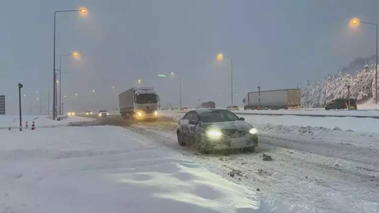Bolu Dağı'nda trafik açıldı!