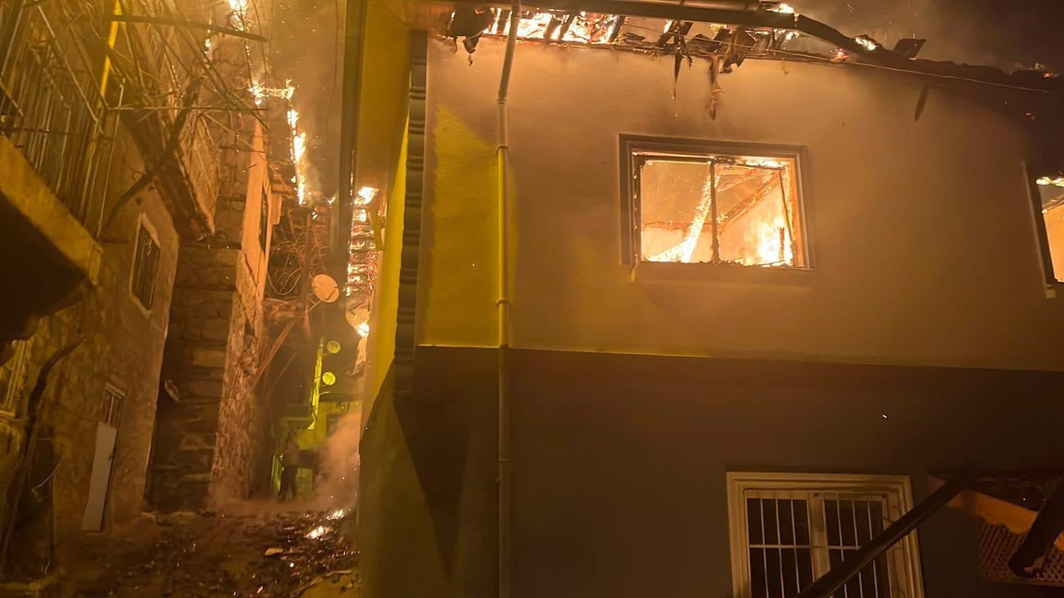 Güdül Yeşilöz Mahallesi'nde yangın - Birlik Haber Ajansı