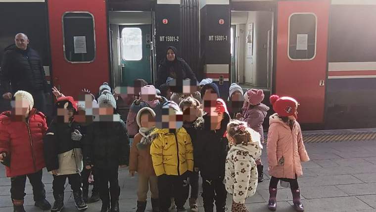 Kars 80. Yıl Cumhuriyet Anaokulu öğrencileri tren garını keşfetti! - Birlik Haber Ajansı