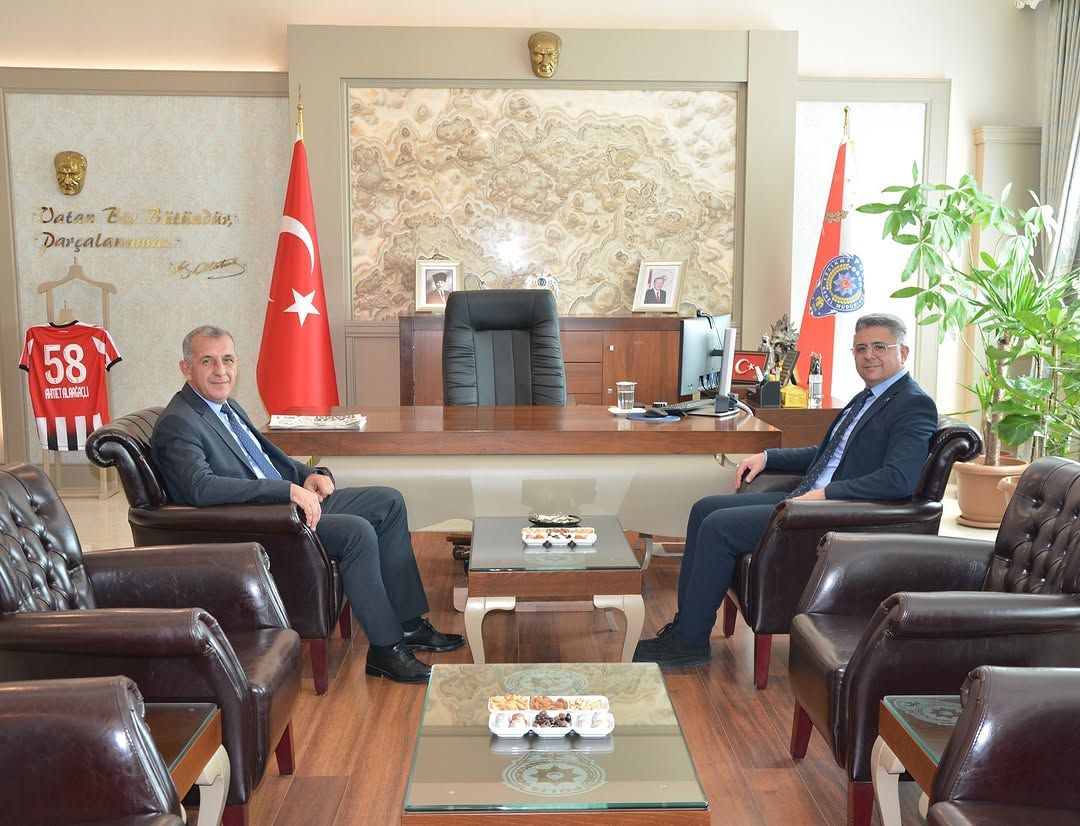 Sivas Aile ve Sosyal Hizmetler İl Müdürü'nden Emniyet Müdürü'ne Hayırlı Olsun Ziyareti