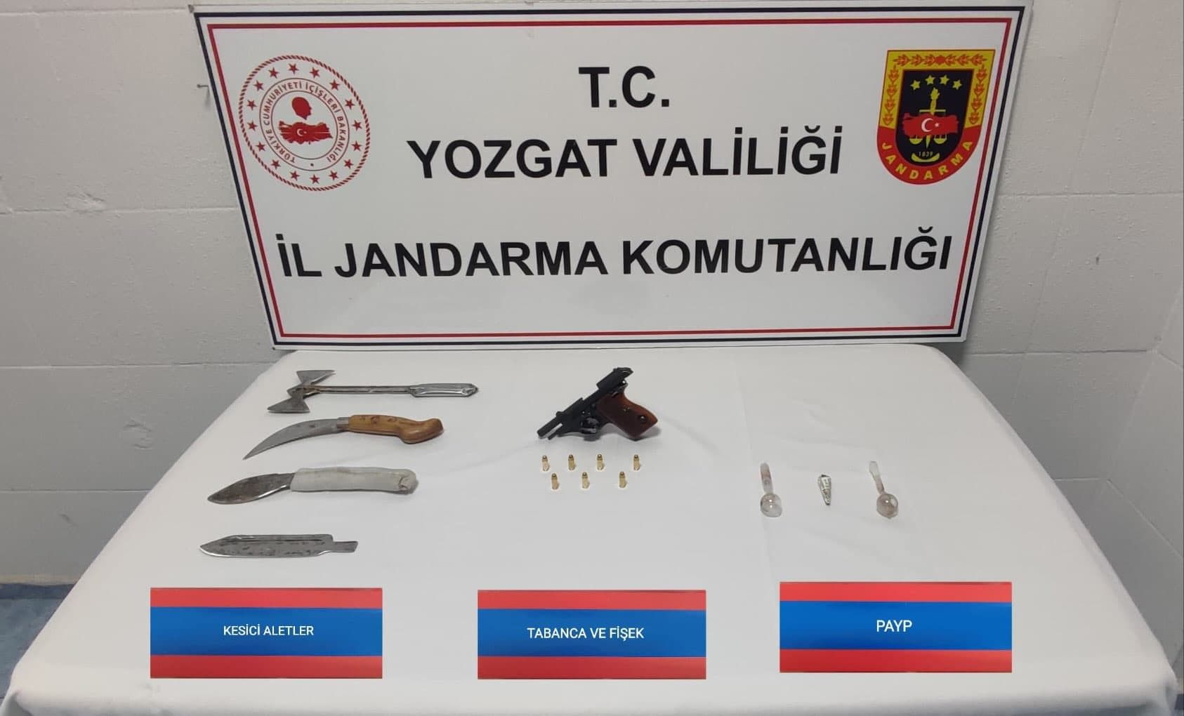 Şüpheli Otomobilde Tabanca ve Balta Ele Geçirildi: Yozgat’ta Uyuşturucu ve Silah Operasyonu