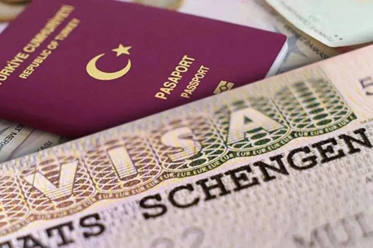 Vize vurgunu iddiası! 8 İlde 60 şüpheliye operasyon