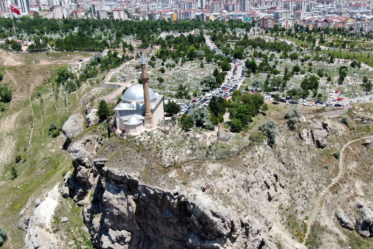 13 Ocak Salı Günü Sivas’ta Vefat Edenler: Ay Yıldız Camii’nde Cenaze Namazları Kılınacak