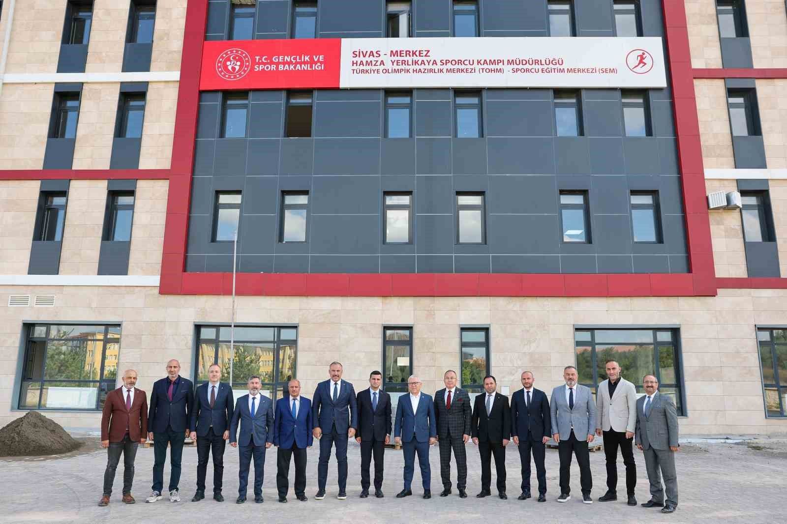 Sivas Valisi Şimşek, üç noktadaki çalışmaları inceledi