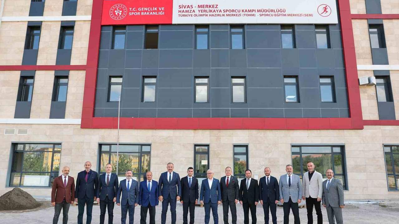 Sivas Valisi Şimşek, üç noktadaki çalışmaları inceledi