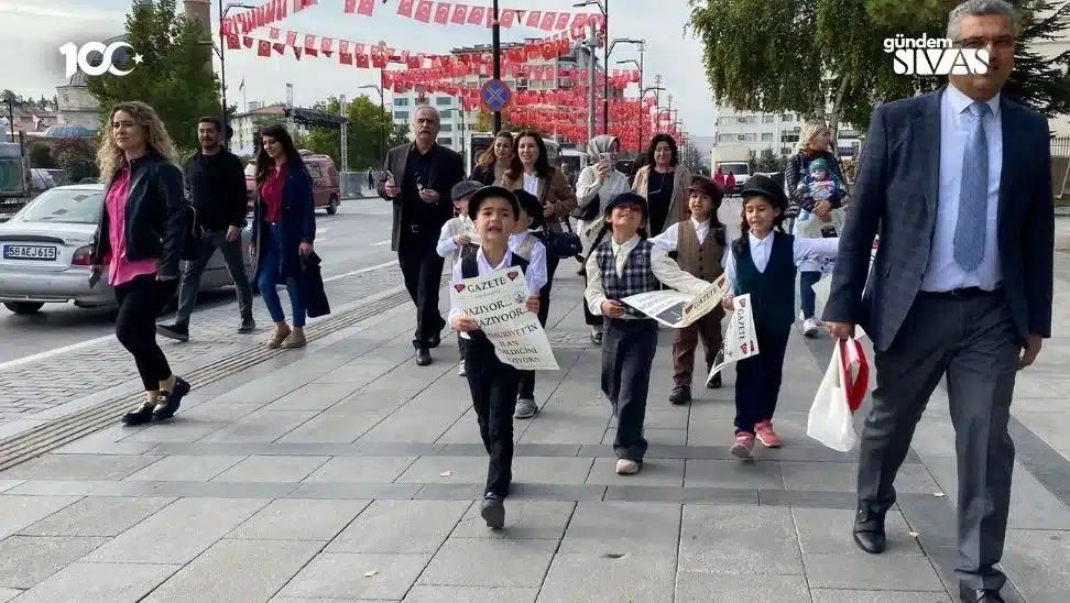 Öğrenciler Cumhuriyet'in 100. Yılını Karşıladı
