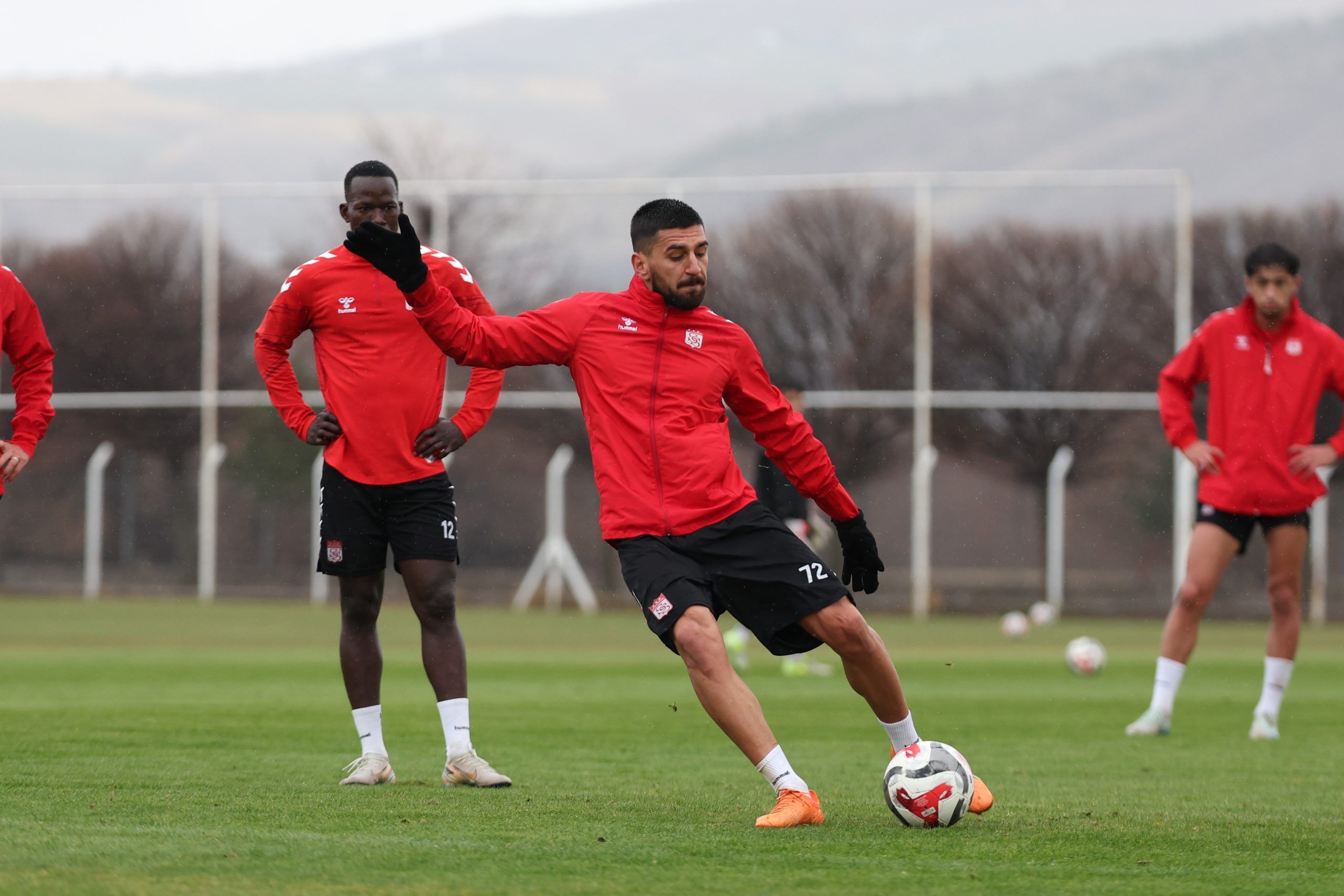 Özbelsan Sivasspor, Çorum FK Maçı Hazırlıklarını Yoğunlaştırdı: Taktiksel İdman Tamamlandı