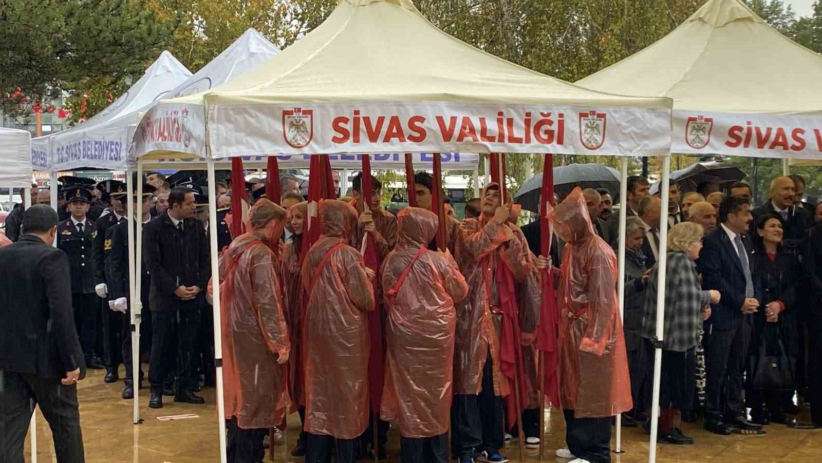 103. yılında Cumhuriyet Bayramı töreni yağmur altında yapıldı
