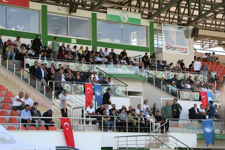 Sivas'ta Üçüncü Geleneksel Muhsin Yazıcıoğlu Uluslararası Karakucak Güreşleri Coşkuyla Tamamlandı