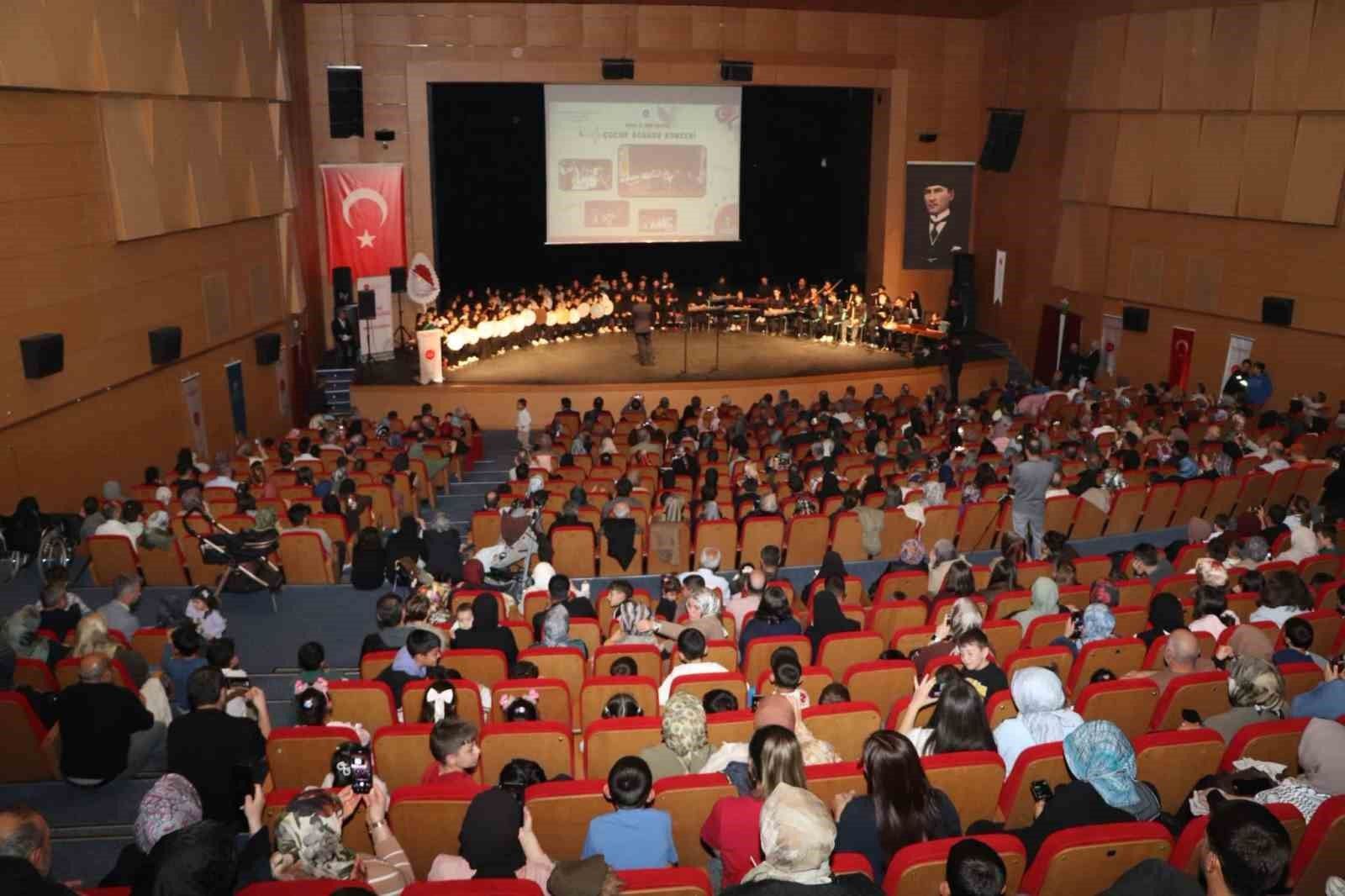 Sivas'ta sergi ve konser nasıl aynı çatı altında buluştu