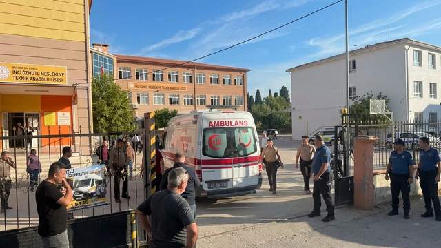 Son Dakika: Bir Okul Önünde Daha Silahlı Saldırı!