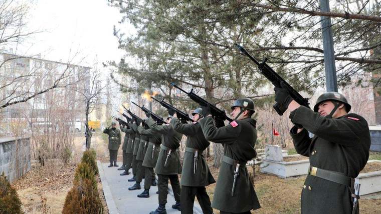 Kars’ta Çanakkale Zaferi’nin 110'uncu yılı kutlandı - Birlik Haber Ajansı