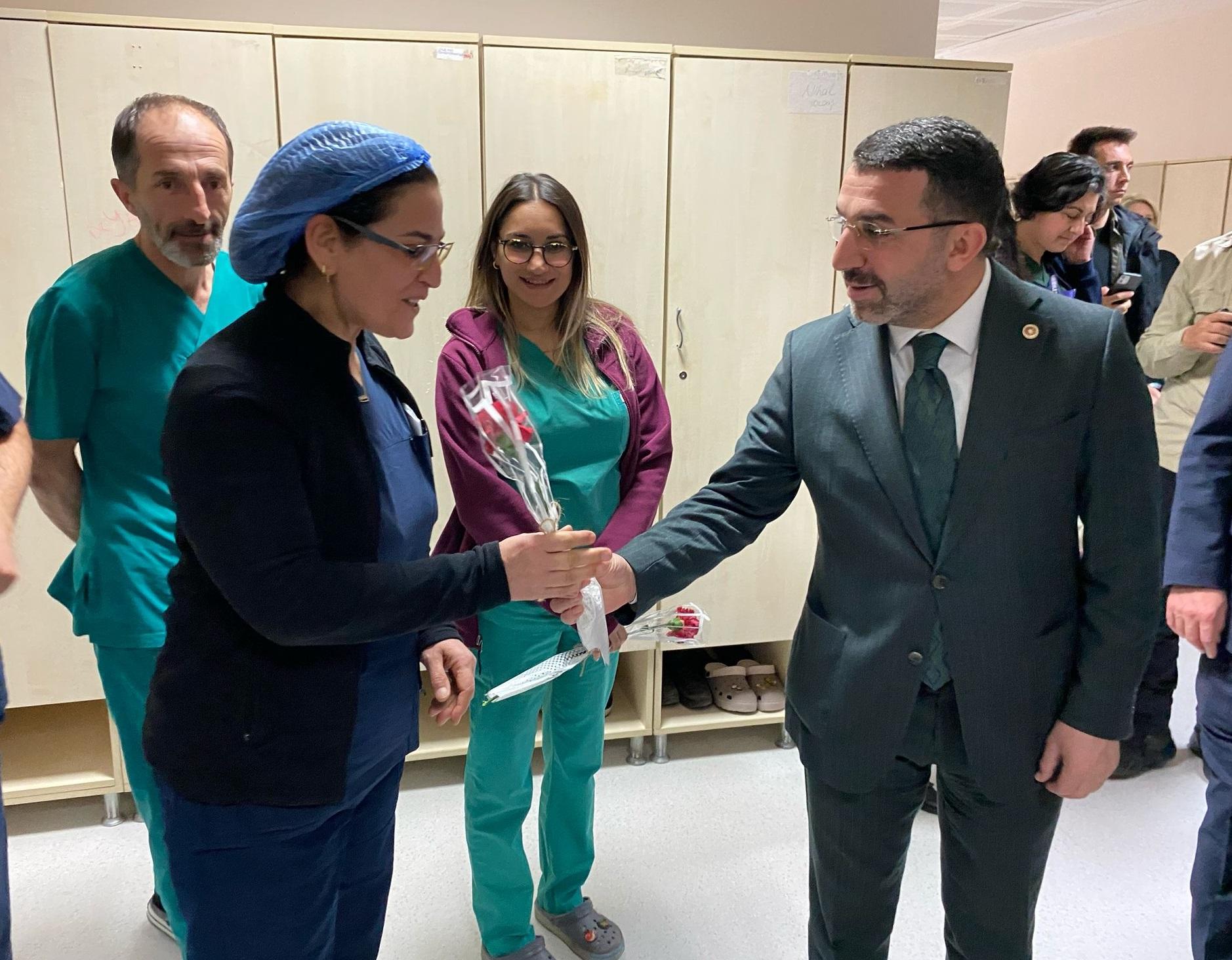 Kars Valisi Polat ve Milletvekili Çalkın, hastane çalışanlarının Tıp Bayramı'nı Kutladı - Birlik Haber Ajansı
