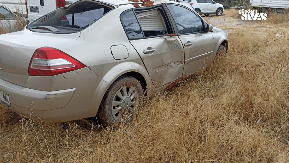 Otomobil Yoldan Çıkıp Devrildi