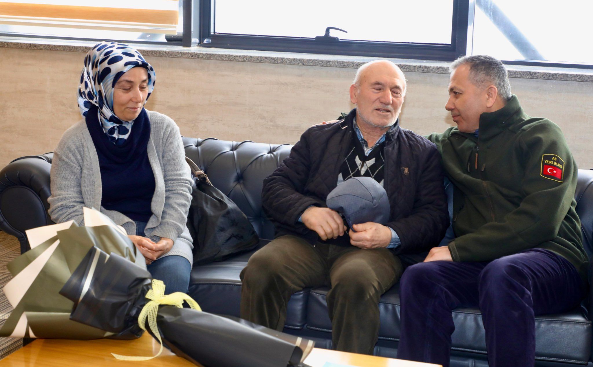 Ali Yerlikaya'dan trafik kazasında yaralanan polis memurunun ailesine ziyaret - Birlik Haber Ajansı