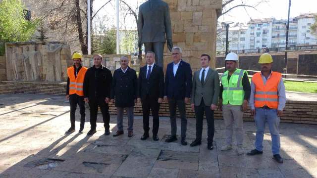 60 Yıllık Sivas Atatürk Anıtı Sarı Mermerlerle Yenileniyor