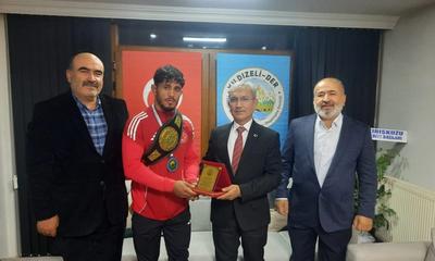 Sivas Yıldızeli'nin Gururu: Dünya Şampiyonu Coşkun Keleş'e Altın Ödülü
