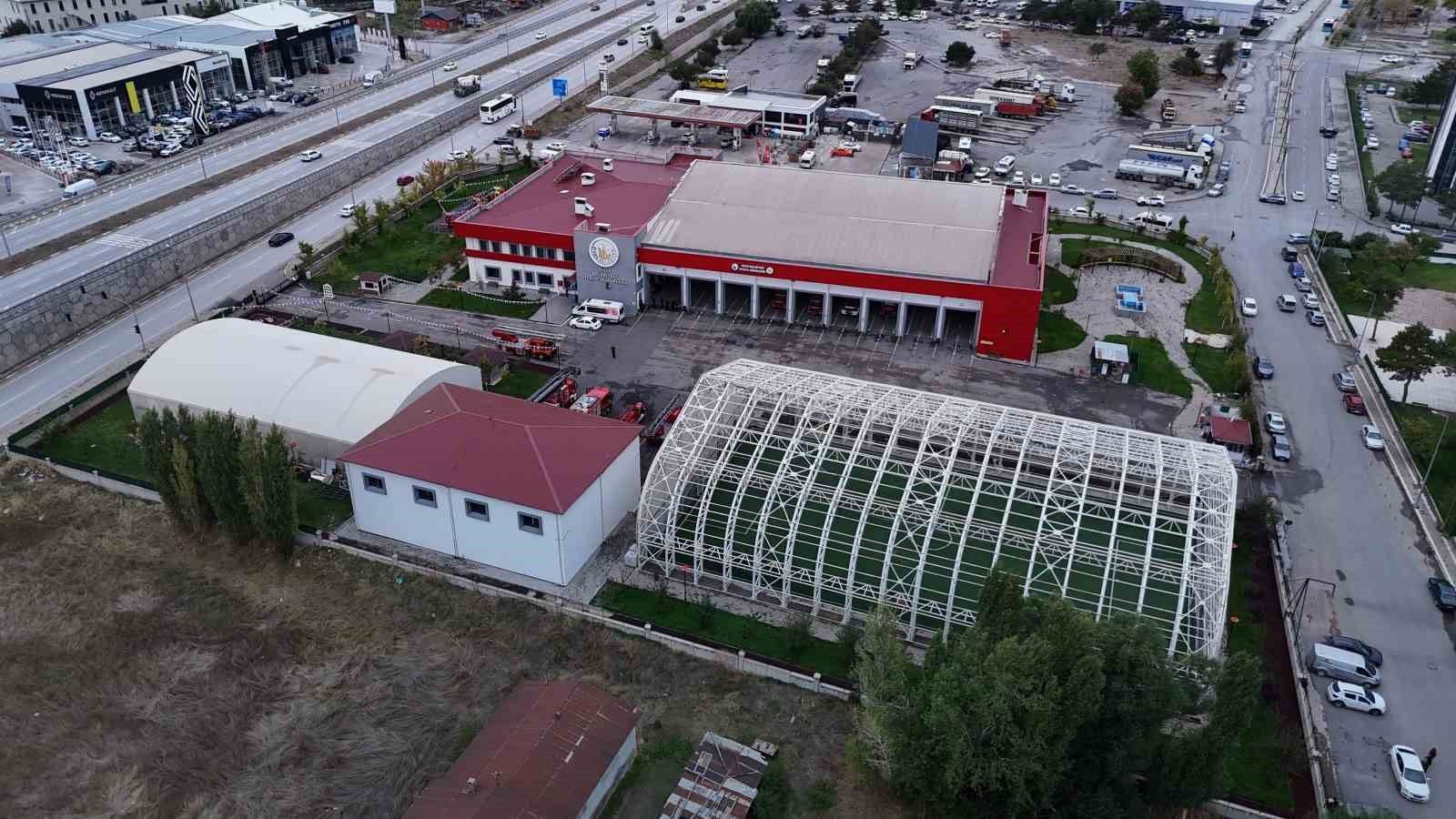 SİVAS’TA 90 YILLIK İTFAİYE ARAÇLARI HÂLÂ ÇALIŞIYOR