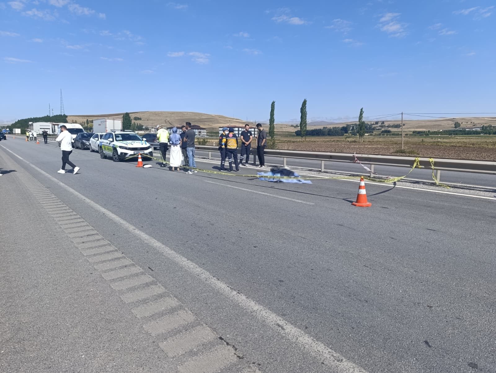 Yıldızeli çıkışında bariyerlere çarpan motosikletin sürücüsü öldü
