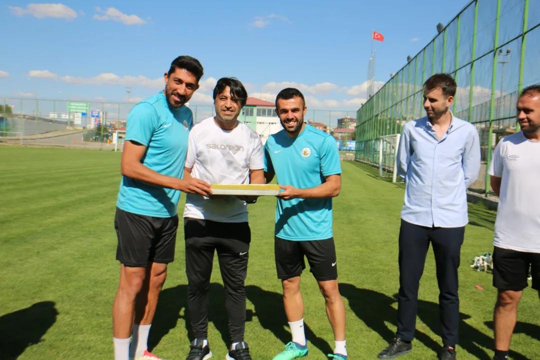 Sivas Gücü Belediye Spor'a Deneyimli Teknik Adam Yerlikaya'dan Moral Ziyareti