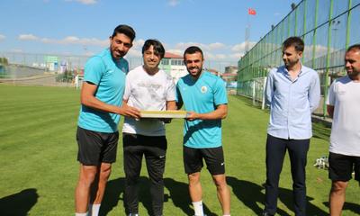 Sivas Gücü Belediye Spor'a Deneyimli Teknik Adam Yerlikaya'dan Moral Ziyareti