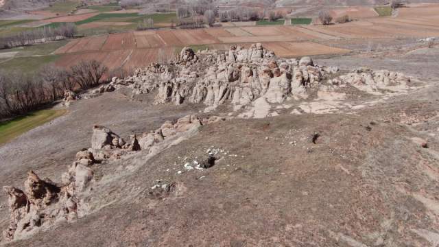 Sivas Eğribucak Kayalıkları’nda mahsur kalan genci AFAD kurtardı