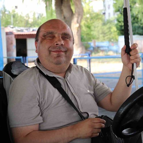 Çocukluk hayaliydi, görme engeline rağmen hayalini gerçekleştirdi