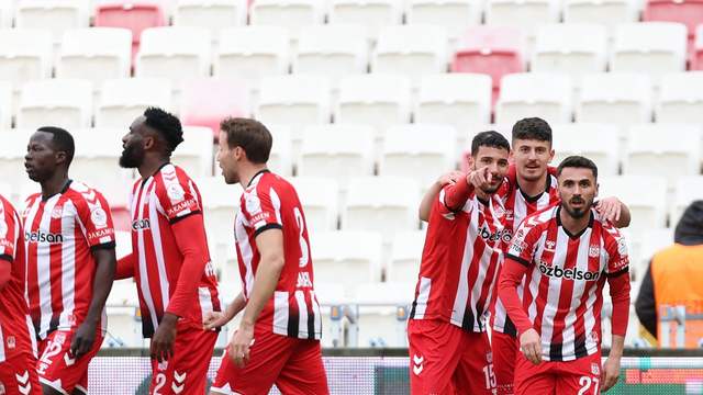 Sivasspor’dan 4 Gollü Şov! Trendyol 1. Lig’de Sakaryaspor’a Net Mesaj
