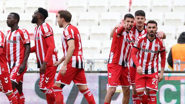 Sivasspor’dan 4 Gollü Şov! Trendyol 1. Lig’de Sakaryaspor’a Net Mesaj
